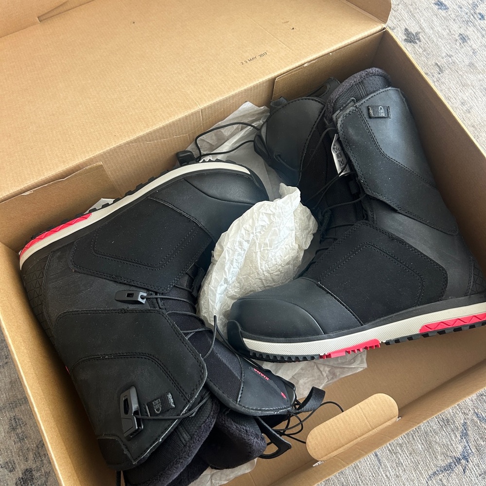 Solomon Kiana black womens snowboard boots